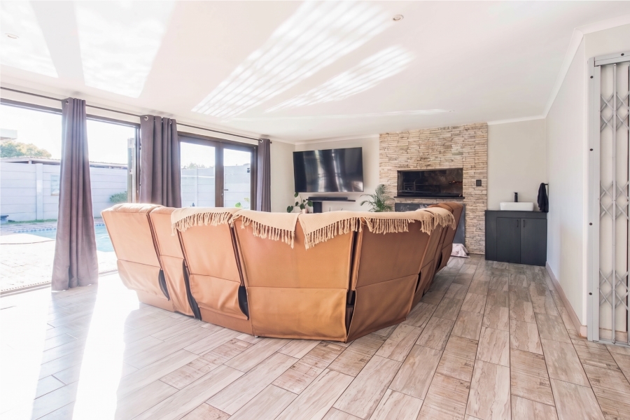 5 Bedroom Property for Sale in Bonny Brook Western Cape